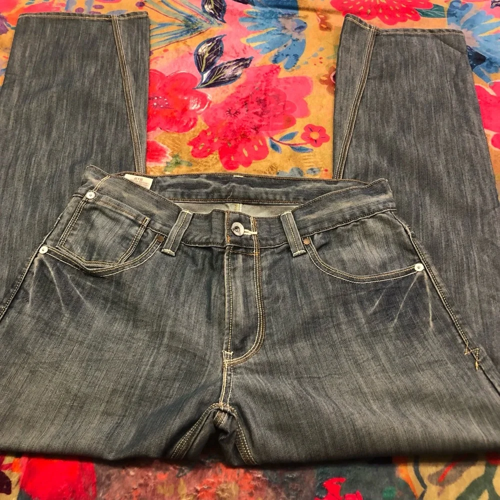 LEVI’S excellent cond and look new. Unusual stitching etc but look very cool!